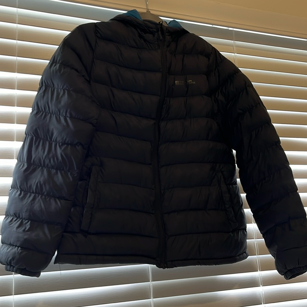 Mountain Warehouse black puffer jacket. Women’s size 10.